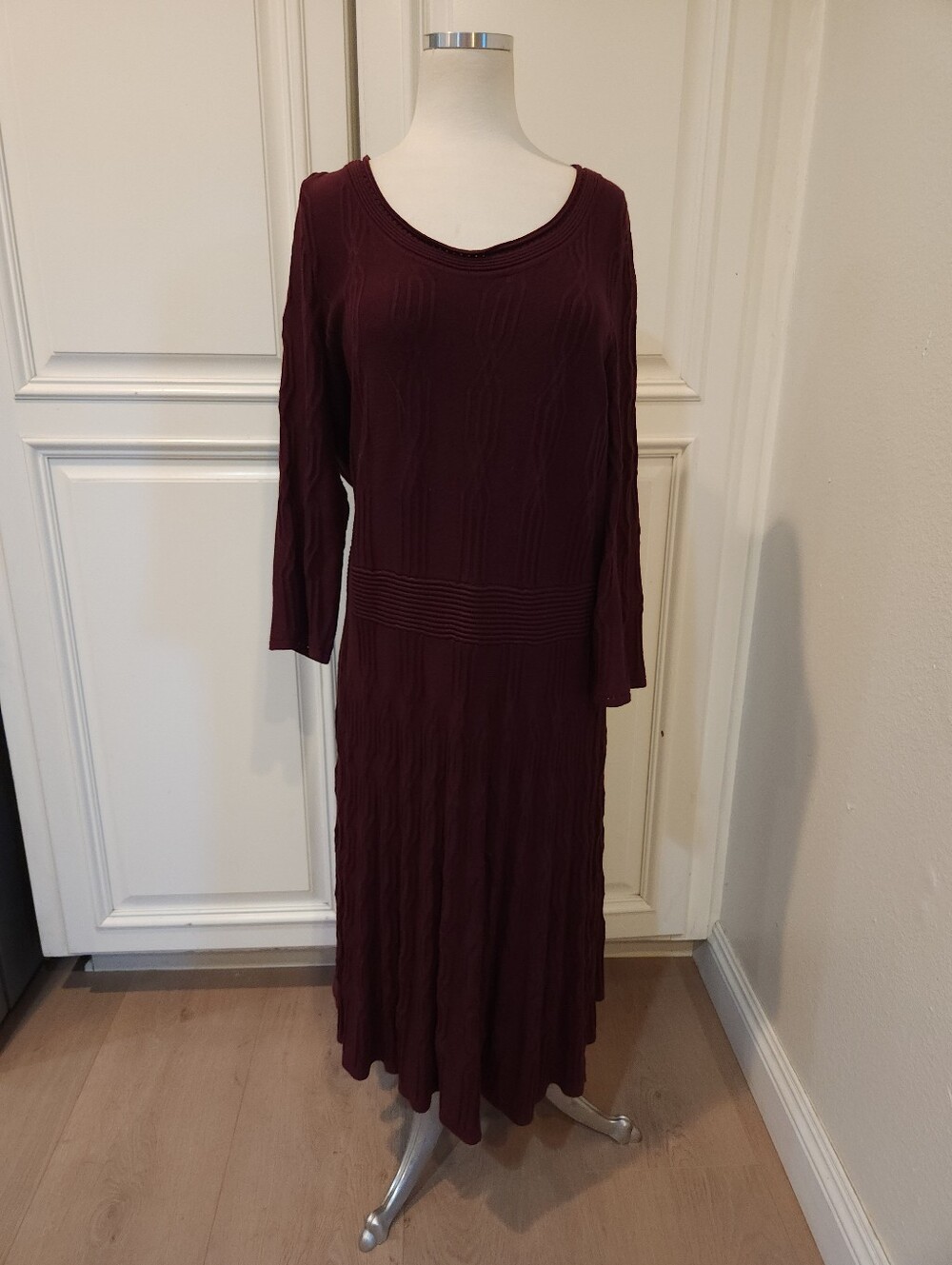 Women's Long Sleeve Midi Sweater Dress in Burgundy